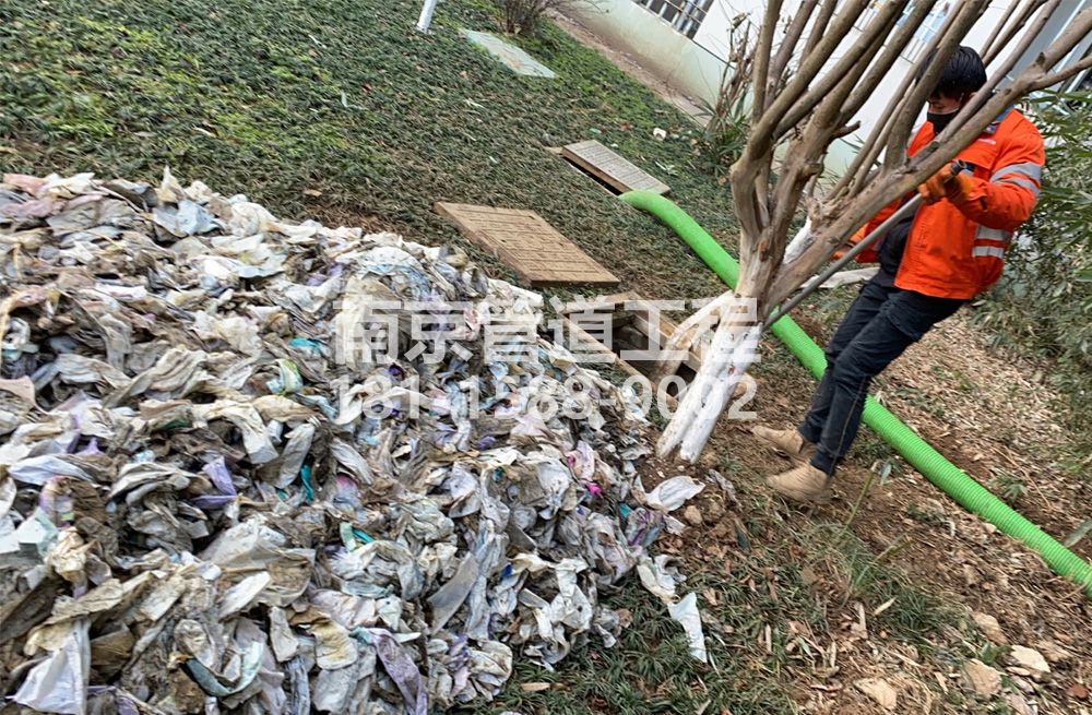 315洲岛家园化粪池垃圾清理